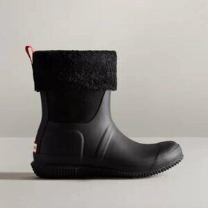 The Roll Top Sherpa Boot by Hunter in Black